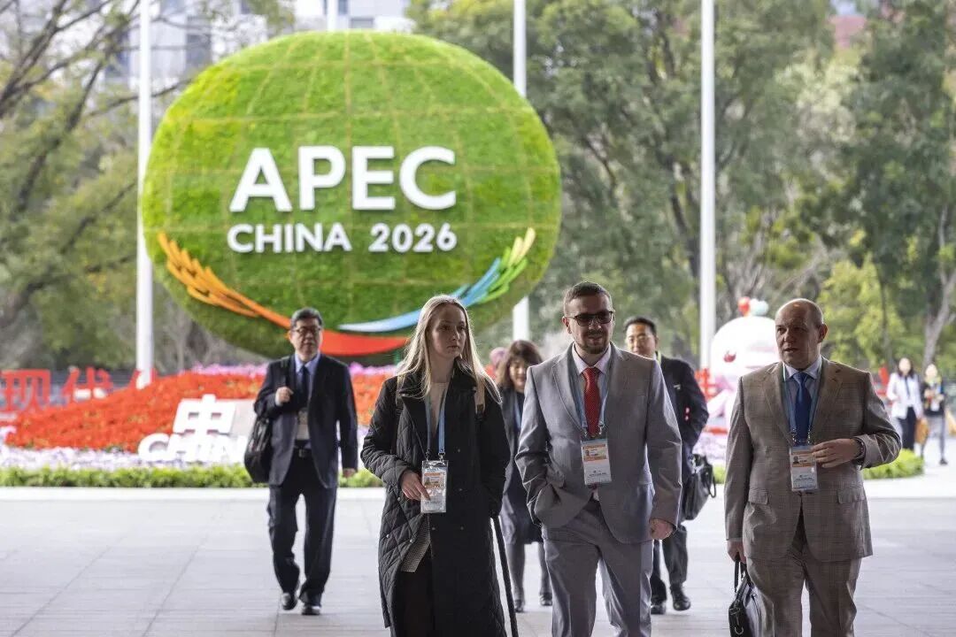 官方：德甲下赛季推出首发首秀纪念臂章